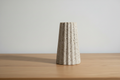 Tekstureret vase minimalistisk setting